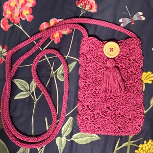 Mini bolso de mano de crochet hecho a mano, listo para enviar, bolso de hombro de punto rosa malva, bolso de mano, estuche para teléfono celular, funda de algodón para iPhone