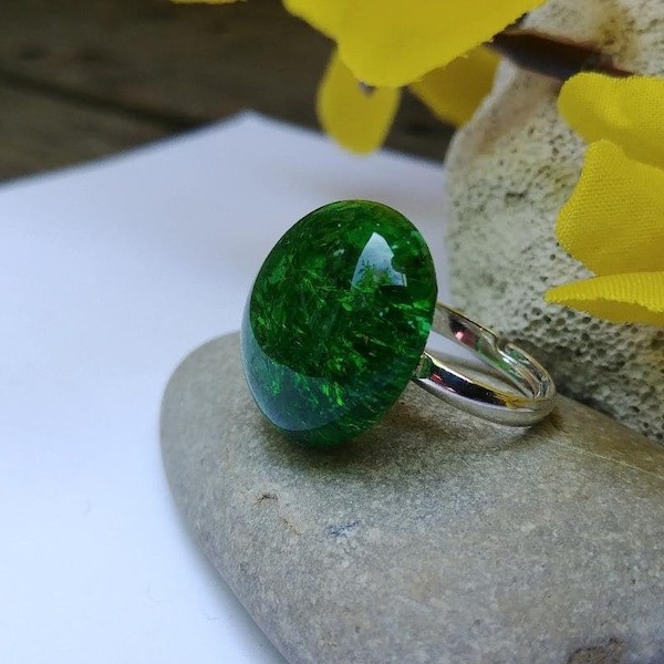 Green crackle ring