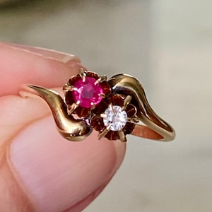 Victorian Toi et Moi 14K Gold Ring with Ruby and Diamond