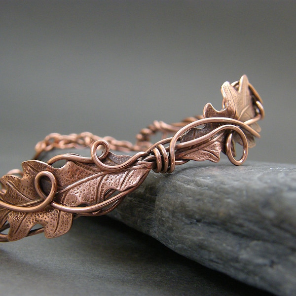 Jonc en cuivre feuille de chêne ~ Bracelet réglable en feuille de cuivre ~ Jonc en forme de feuille ~ Bijoux en feuille de chêne ~ Bracelet en cuivre enroulé de fil ~ Cuivre antique
