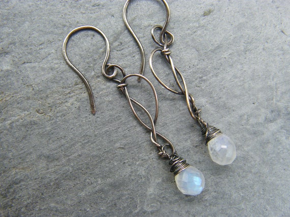Boucles D'oreilles Perle Bleue Sur Lune Avec 5 Feuilles - Métal Argenté - Neuf Sans Emballage