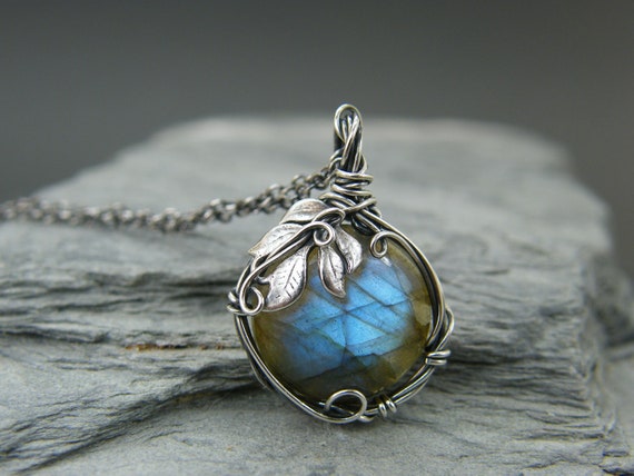 DEATH BLOOM. Labradorite Pendant Necklace – REGALROSE