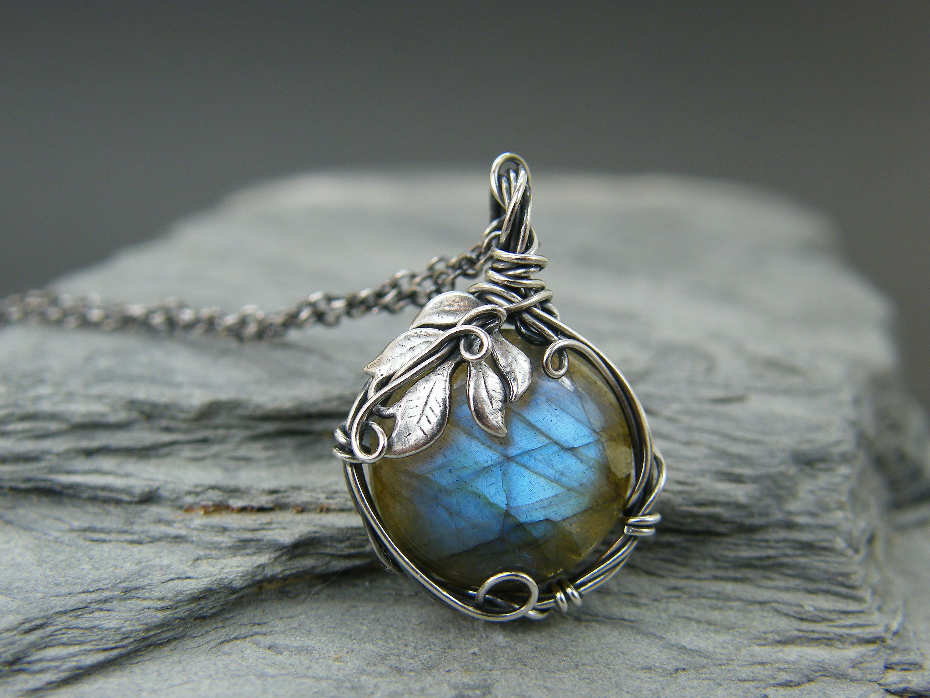 Blue labradorite necklace deals