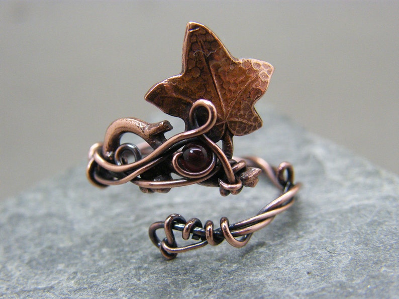 Garnet ~ Leaf ring ~ January birthstone ring ~ Thumb ring ~ Ivy leaf ~ Adjustable ring ~ Nature inspired ~ Statement ring ~ Leaf jewelry ~