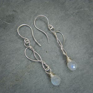 Blue moonstone earrings ~ Moonstone earrings ~ Silver blue moonstone earrings ~ Moonstone gift for her ~ Dangle earrings moonstone ~ Silver