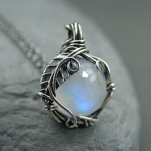 Moonstone necklace ~ Sterling silver moonstone pendant ~ Blue moonstone jewelry ~ Silver leaf necklace ~ Leaf necklace ~ Moonstone ~ Blue