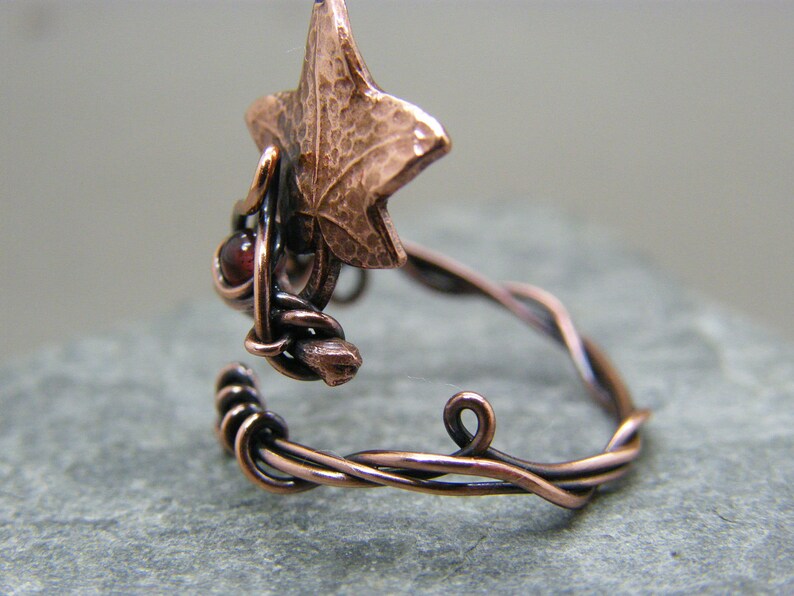 Garnet ~ Leaf ring ~ January birthstone ring ~ Thumb ring ~ Ivy leaf ~ Adjustable ring ~ Nature inspired ~ Statement ring ~ Leaf jewelry ~