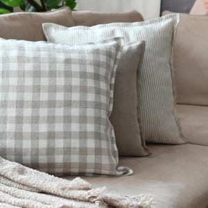 Örngott i linne med fälg – Neutralt lantligt kuddfodral, Rutigt dekorativt örngott