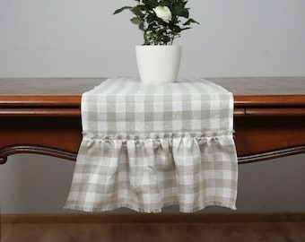 Leinen Tischläufer mit Rüsche. Vichy-Karo Tischläufer mit Fransen. Karierter Tischläufer. Shabby Chic Tischläufer. Landhaus Tischläufer.