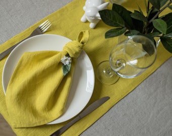 Personalized Mother/'s Day dinner napkins Embroidered napkins Chartreuse yellow linen monogrammed napkins Customized table decorations