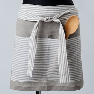 Linen waist apron. Pocketed half apron. Short waist apron. Waitress half apron with 2 pockets. Restaurant, bistro apron. Gardening apron.