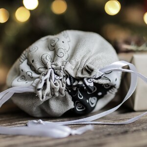 Linen favor bags, sheep drawstring gift bag, baby shower bags, christening bags, party favor bag, gift sack, burlap bags for Christmas gift image 4
