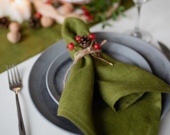 Christmas green linen cloth napkins. Moss green linen holiday table napkins. Festive dinner linen napkins. Christmas gift for friends.