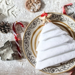 White Christmas napkins, Christmas linen napkin, Christmas table decor, linen napkin, Christmas dinner napkins, Wedding napkins, foodie gift