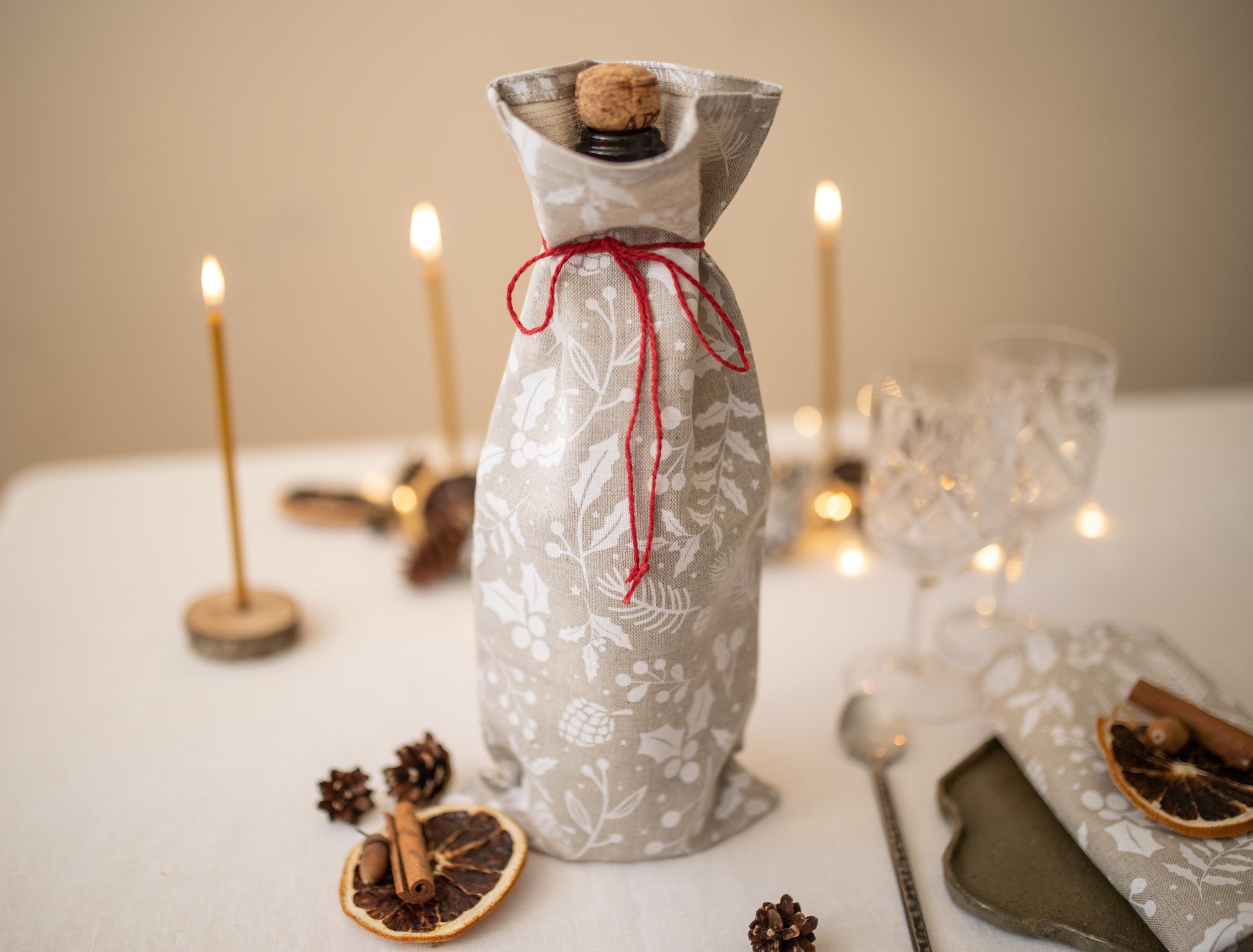 Wine Bottle Gift Bags. Christmas wine bottle bag with Santa Dachshund dog. Festive Wine bottle cover. Holiday wine bag. Xmas decoration