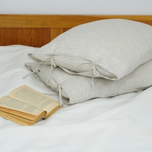 Funda de almohada de lino a rayas con cierre de lazo. Fundas de almohada de lino a rayas en tamaños estándar, queen y king. Fundas de almohada de lino a rayas para cama.