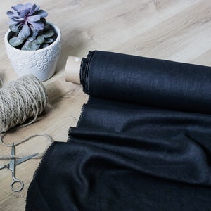 Tessuto di lino ammorbidito nero per cucire. Tessuto di lino lavato naturale tagliato su misura. 100% lino per lavori artigianali.