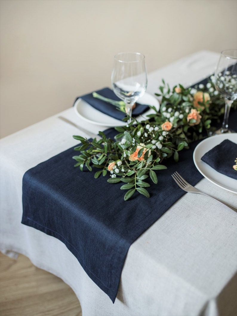 Marinblå linnelöpare, linneduk, bröllopslöpare, mörkblå löpare, linneduk, kökslöpare 1. Navy blue
