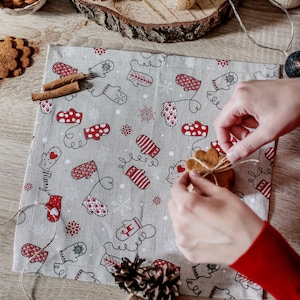 Merry Christmas dinner napkins. Christmas linen cloth napkins. Xmas accent festive napkin. Christmas table linen/cotton napkins.