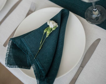 Emerald green linen fringe napkins, emerald green wedding linen napkins, washed linen napkins, fringed cloth napkin, raw edges dinner napkin