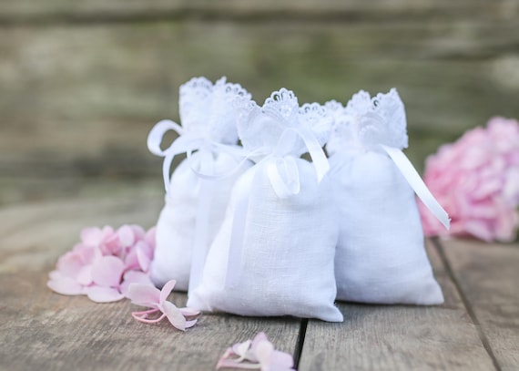 Set of 10 Wedding gift bags, small bags, baptism favors, fabric sack, white Linen bags, bags with lace, linen pouch, gift wrap, gift bags