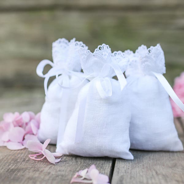 Set of 10 Wedding gift bags, small bags, baptism favors, fabric sack, white Linen bags, bags with lace, linen pouch, gift wrap, gift bags