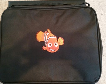 Finding Nemo anemoonvis geborduurde pin Trading bag: biedt ruimte aan 300 verborgen Mickey's