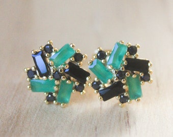 Flower gold gemstone stud earrings, onyx & green garnet