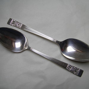 Vintage pair of ONEIDA Silver Plated Coronation Pattern (Hampton Court) SERVING SPOONS