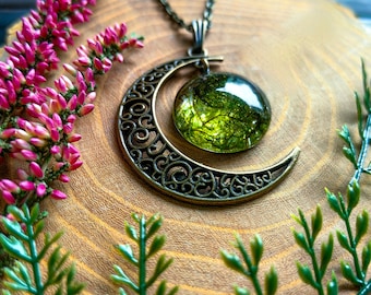 Crescent moon necklace with green moss Anniversary gift for wife Boho wedding bridesmaid gift Woodland pendant Celestial jewelry Witchy gift