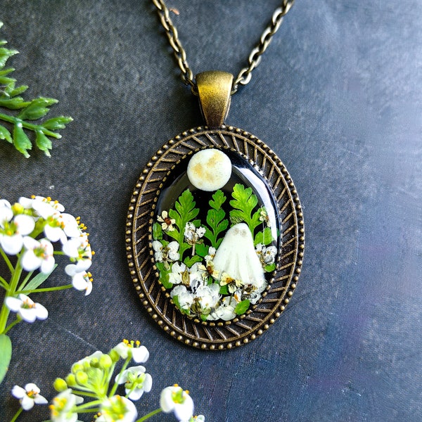 Glow in the Dark Ghost-ketting: echte bloemen en varens, gotische hanger