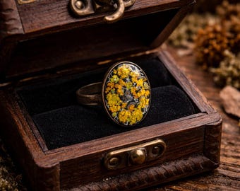 本物の地衣類を使った指輪、森の植物樹脂ジュエリー、コテージコア風の自然ギフト