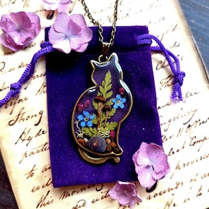 Woodland locket - Mushroom necklace - Resin jewelry - Forest pendant - Witch charm - Cat lover gift - Mori girl - Strega fashion - Terrarium
