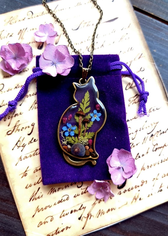Woodland locket - Mushroom necklace - Resin jewelry - Forest pendant - Witch charm - Cat lover gift - Mori girl - Strega fashion - Terrarium