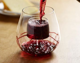 Cold Cork-Chills wine and spirits by 20 degrees in 20 seconds.