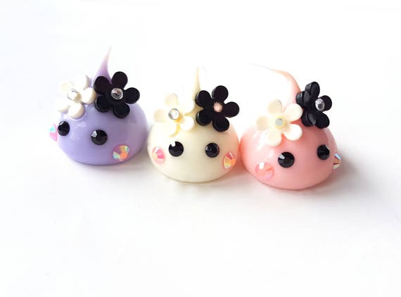 Hoppe Chan Figurines Black White Flower Girl Kawaii Miniature Cute Home Decoration Tamagotchi Kawaii Figurine Kawaii Squishy Cute Gift