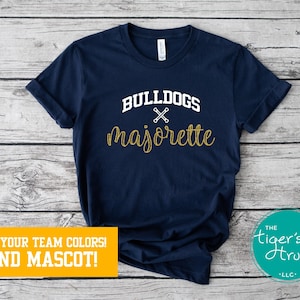 T-shirt Twirler, chemise personnalisée le jour du match, cadeau de diplômé, chemise mascotte couleurs équipe maman twirler bâton, cadeau de rentrée Majorette, maman Majorette