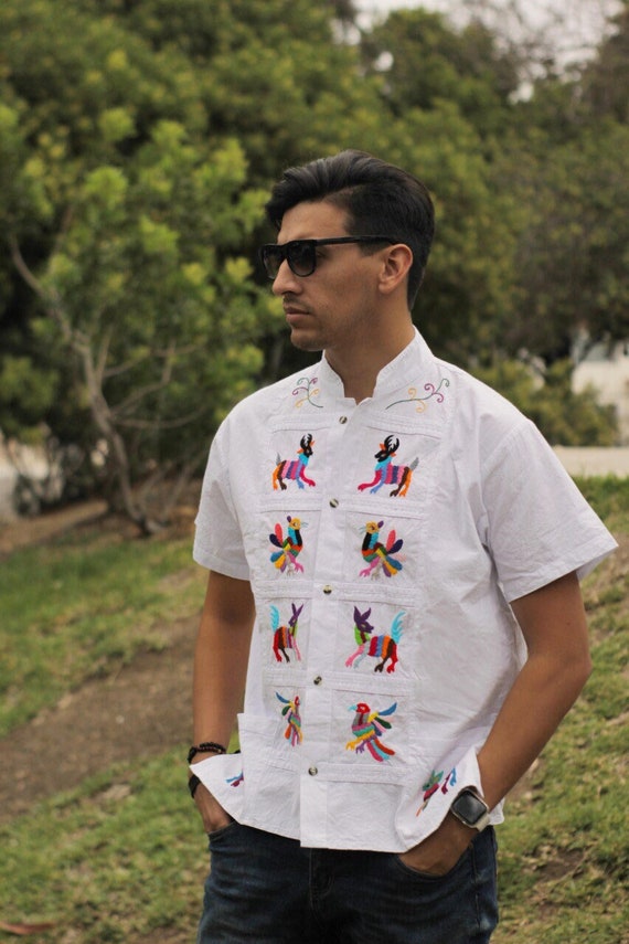 Preciosa camisa blanca Otomi bordada a mano - Etsy México