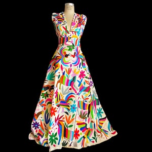 SERENATA Wedding dress Otomi Wedding dress multicolor embroidery Deep V neckline | shoulder pads