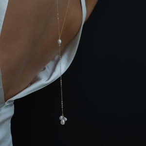 Brautkette für Rücken, zierliche und minimale Rückenkette, Brautschmuck, Perle und Gold, minimalistische Braut, minimaler Brautschmuck