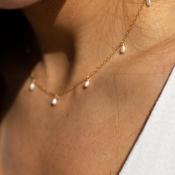 Collier de perles Dainty - Tiny Freshwater Pearl Drops on a Delicate and Minimal Chain - 14k gold filled or or or sterling silver - bijoux nuptiaux