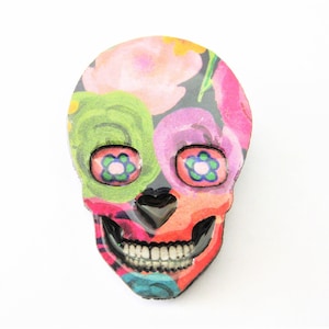 Vintage Jewelry -   Sugar Skull  Pastel  Pin   Day of the Dead   2&quot;   (L-N7B)