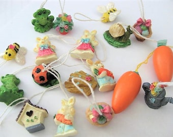 Vintage Collectibles ~ Easter Decoration Hanging Tree Ornaments Easter Tree 18 pc lot (Grp K)
