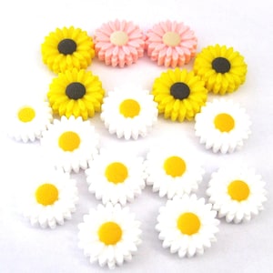 Jewelry Supplies -  16 Silicone Flower Focal Beads Lot - Daisy  - Mixed Colors - Size 22mm -  #F08  (NA)