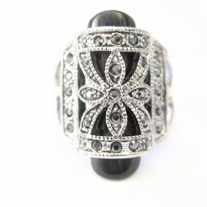 Vintage Jewelry ~  Ring  Marcasite, Crystals,  Faux Onyx  -  sz 7 1/2    (GP1)