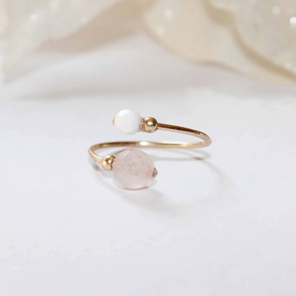 Bague réglable fine en plaqué or gold filled, dorée, blanc, rose, pierres fines, nacre et quartz rose