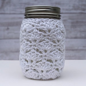 Mason jar cover with crochet design, insulating cozy, made with cotton yarn