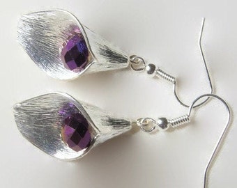 Boucles d'oreille argent 925, fleurs de lotus plaqué argent, perles de verre violet rouge à facettes  fait main