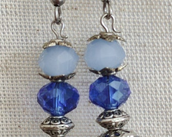 Boucles d'oreille perles verre bleus crochets acier inoxydable fait main