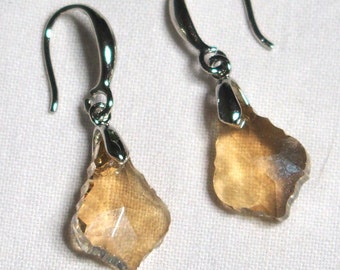 Boucles d'oreille écru champagne perles forme pampille à facettes en cristal de swarovski support argenté fait main